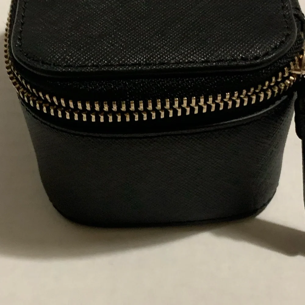 Kate Spade Black Textured Travel Jewelry Case with Gold Details - Picture 7 of 9